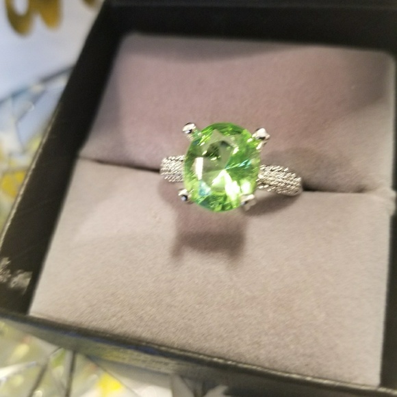 Jewelry - Peridot Sterling Silver Ring